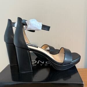 NEW Jones New York | Toren Black Platform Sandals Black Gold Size 8